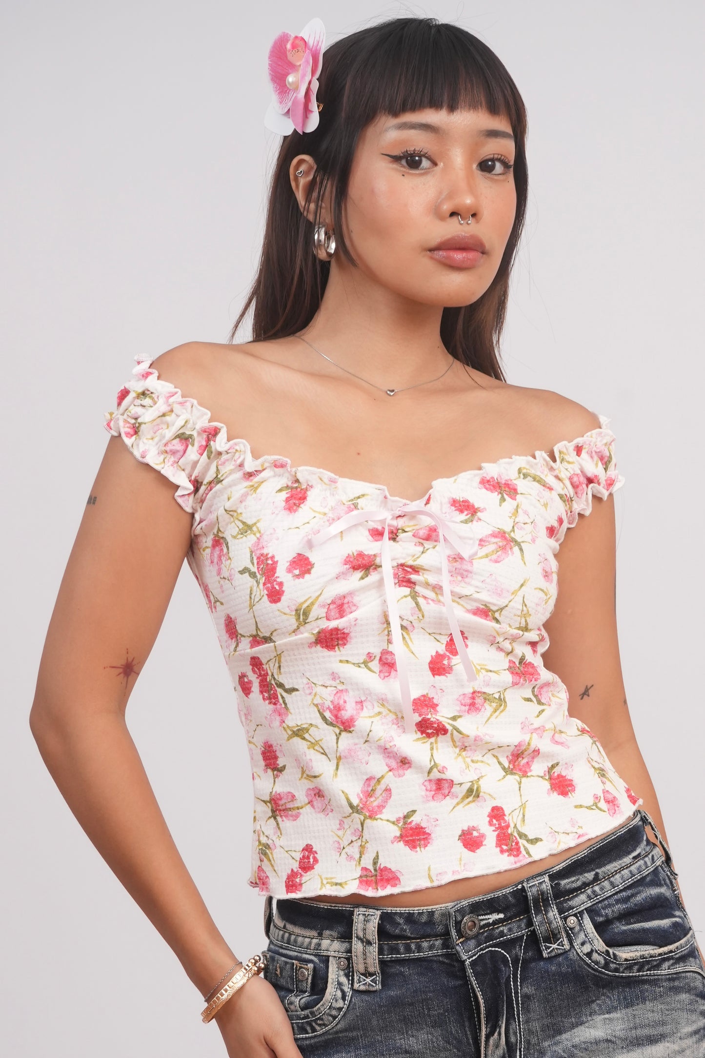Ruffle Edge Rose Print Sleeveless Vest