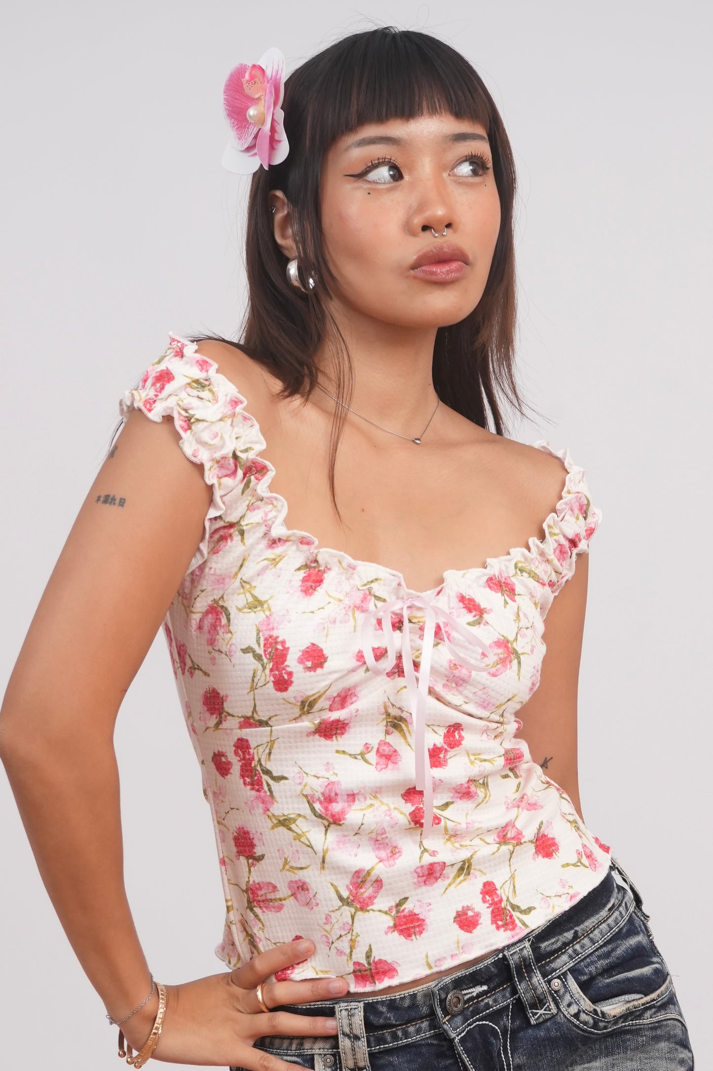 Ruffle Edge Rose Print Sleeveless Vest