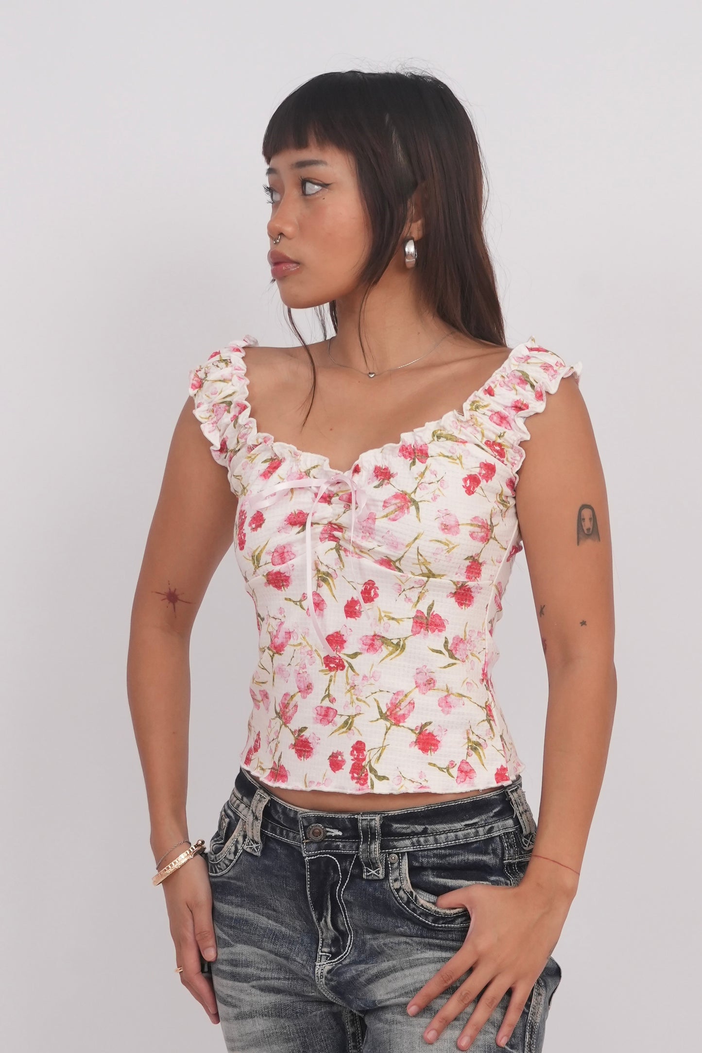 Ruffle Edge Rose Print Sleeveless Vest