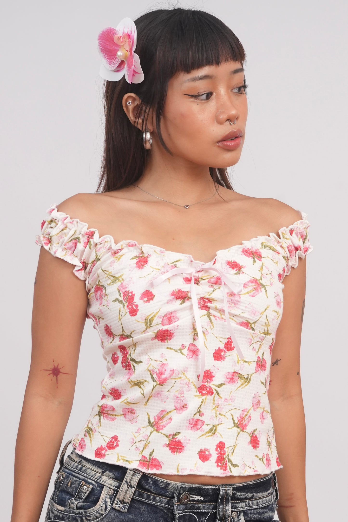 Ruffle Edge Rose Print Sleeveless Vest